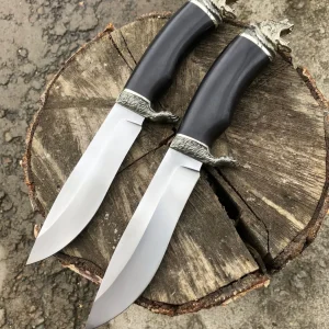 Cuchillo de Caza Combate con Cabeza de Animal y Guarda en Forma de Pata