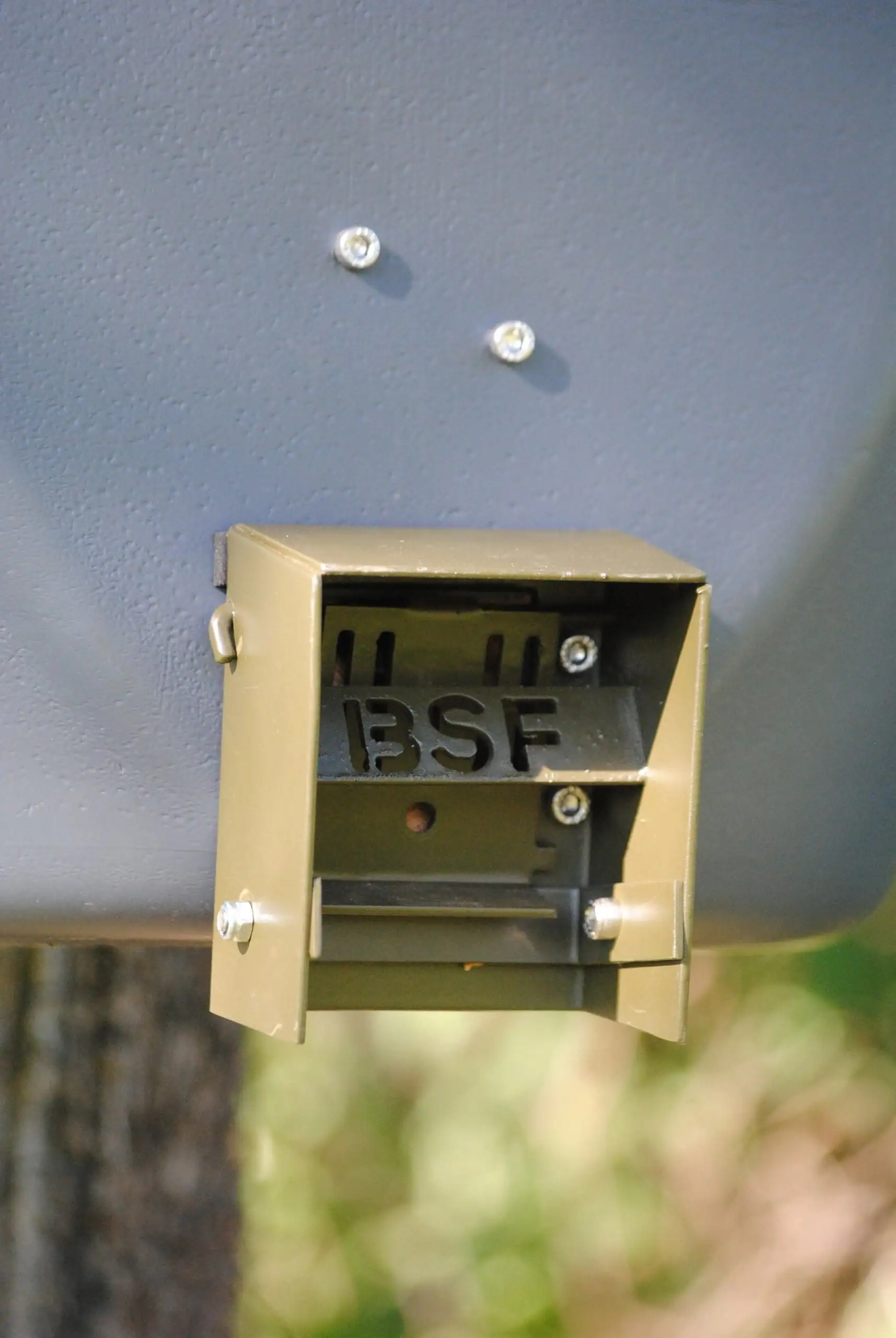 Dispensador Automático Trampilla BSF Yimi para Comedero