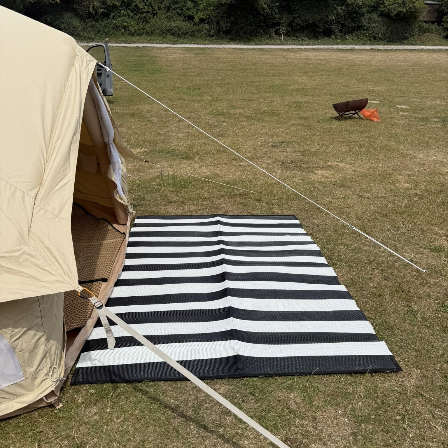 Esterillas de camping rectangulares con rayas blancas y negras - Imagen 3