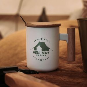 Taza de cerámica con mango y tapa de bambú de lujo